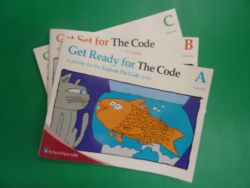 Do you have a young learner who is eager to learn to read? Are you looking for a good, easy-to-use, phonics program? Explode the Code offers all of these and it is a great way to introduce phonics and early reading to your young ones. You can do early phonics with Explode the Code Primers.